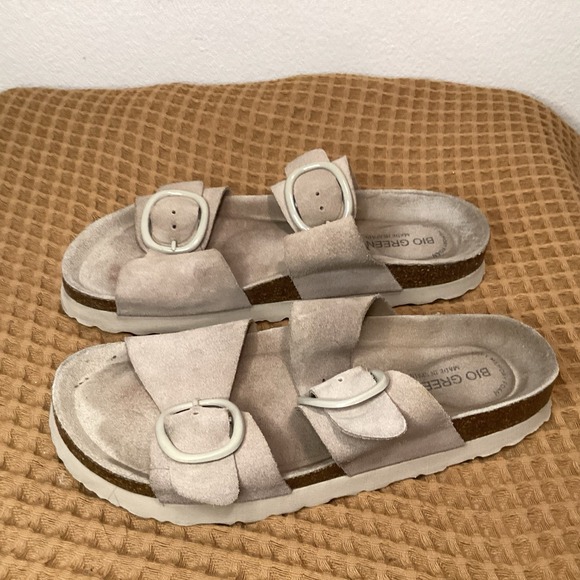 Bio Green Women's Sz 9 EU 40 Beige Suede Double Buckle Strap Memory Foam Sandals - Picture 1 of 8